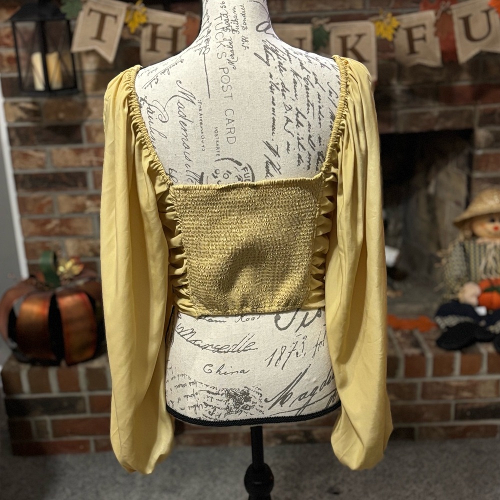 Chic Yellow Ruched Blouse - Picture 3 of 4